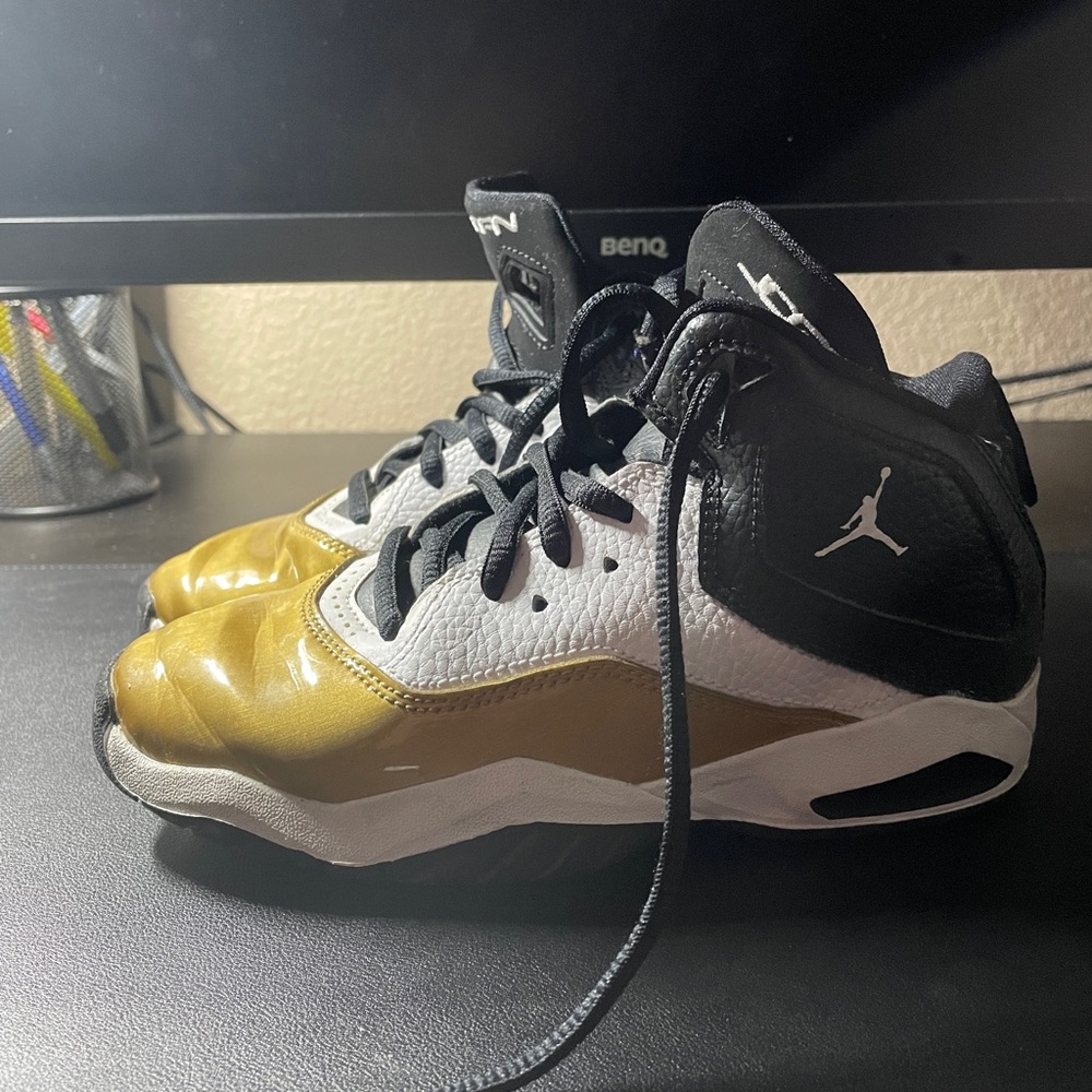 Youth Jordan Basketball shoes (unsure of model)